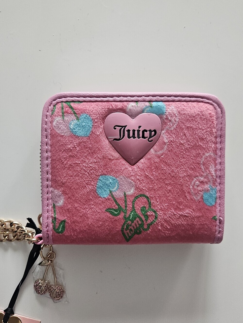 NWT Juicy Couture Retro Cherry Juicy Pink Lemonade Wallet With Wristlet Chain - Picture 2 of 8